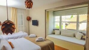 Deluxe Quadruple Room, City View