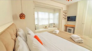 Comfort Triple Room | Desk, laptop workspace, free WiFi