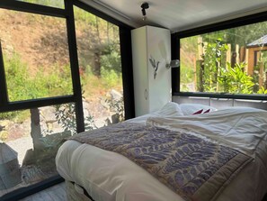 2 bedrooms, iron/ironing board, bed sheets