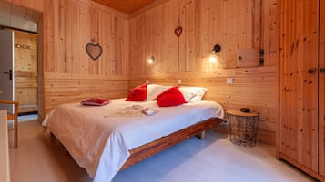 In-room safe, desk, laptop workspace, free WiFi