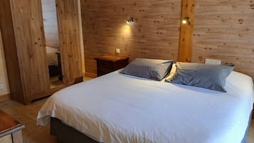 Comfort Triple Room, Garden View | In-room safe, desk, laptop workspace, free WiFi