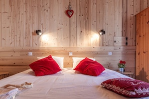 Comfort Twin Room, Mountain View | In-room safe, desk, laptop workspace, free WiFi - Hôtel Hermitage (Brides-les-Bains)