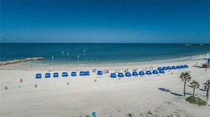 Una playa cerca