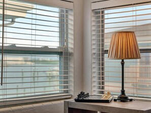 A room with a chessboard and a lamp near a window with blinds. - Walk 2 minutes to the Beach! Enjoy the Heated Pool (Clearwater)