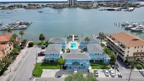 A hotel with a swimming pool, located near a marina with boats. - Resort Condo just 2 Blocks from Clearwater Beach! (Clearwater)
