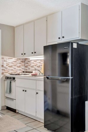 Geladeira, micro-ondas, fogão, cooktop