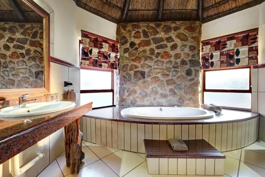 Combined shower/bathtub