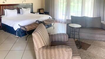 Junior Double Room, Non Smoking, Golf View | Iron/ironing board, free WiFi