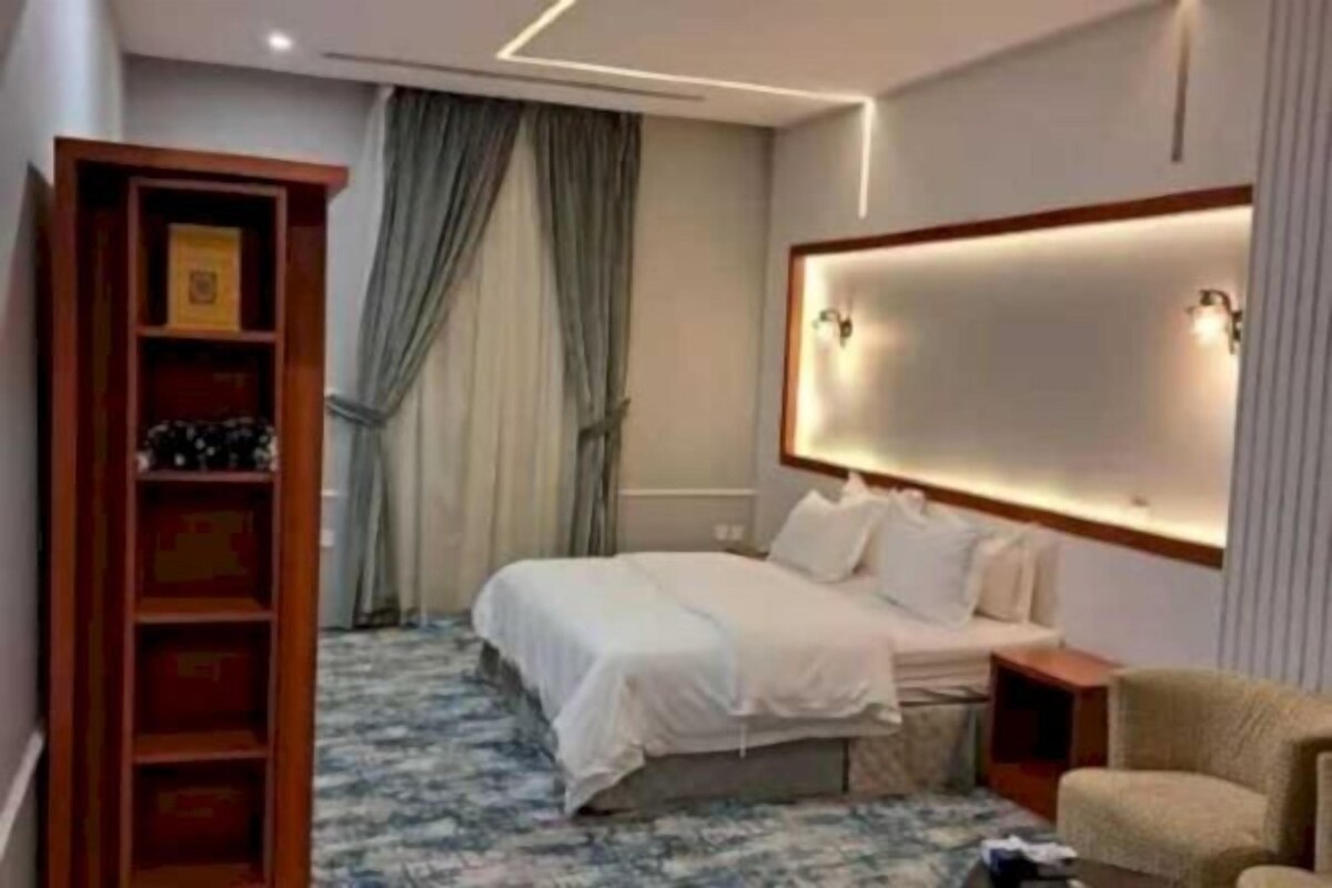 Desk, laptop workspace, free WiFi, bed sheets