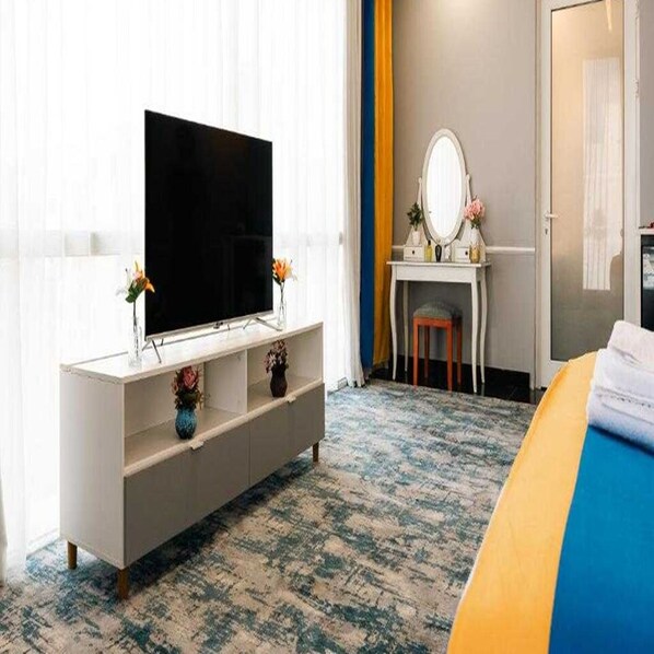 Desk, laptop workspace, free WiFi, bed sheets
