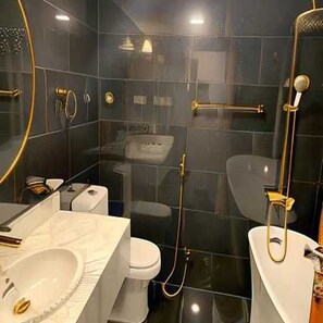 Standard Room, 1 King Bed | Bathroom | Shower, free toiletries, hair dryer, bidet - Sunday Gateway Jeddah Formerly Beach Garden Hotel (Jeddah)