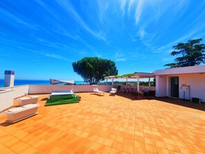 Terrace/patio - Alisea - rooms in villa with pool and free parking (Montesilvano)