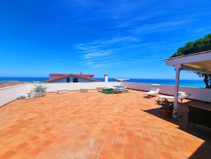 Terrace/patio - Alisea - rooms in villa with pool and free parking (Montesilvano)