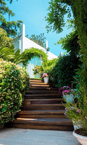 Alisea - rooms in villa with pool and free parking