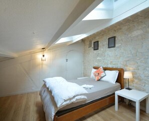 Iron/ironing board, travel crib, free WiFi, bed sheets