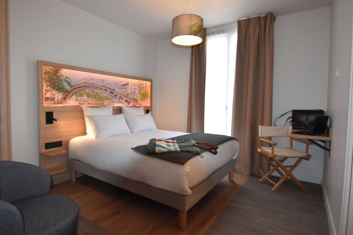Signature Double Room | Desk, laptop workspace, free WiFi