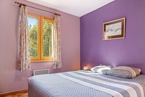 4 bedrooms, iron/ironing board, WiFi