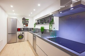 Fridge, oven, dishwasher, coffee/tea maker