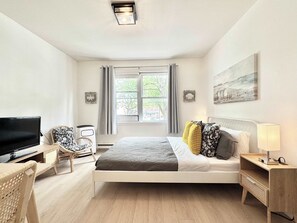 1 bedroom, iron/ironing board, travel crib, WiFi