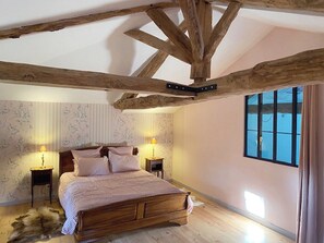 3 chambres, fer et planche à repasser, draps fournis