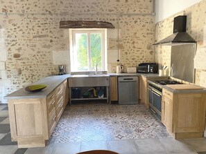 Micro-ondes, four, plaque de cuisson, lave-vaisselle
