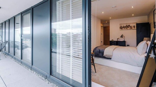 Unclassified image, 1 of 30, button - Luxury City Apt with Balcony & Parking (Leeds)