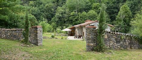 المنشأة من الخارج