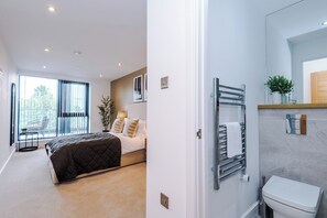 2 chambres, fer et planche à repasser, Wi-Fi, draps fournis