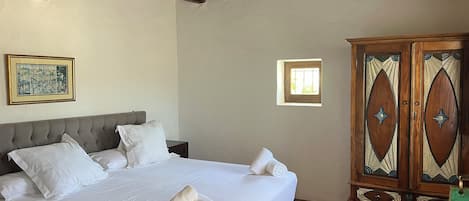 6 chambres, fer et planche à repasser, Wi-Fi, draps fournis