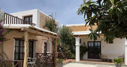 Finca Can Pepis, surrounded by nature, is ideal for groups of 12 people.