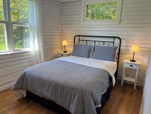 2 bedrooms, iron/ironing board, WiFi, bed sheets - Peaceful cottage, located in the beautiful countryside of PEI. (Rocky Point)