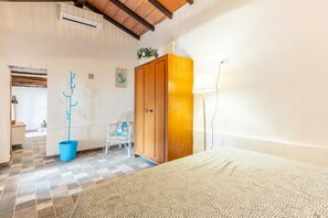 2 bedrooms, iron/ironing board