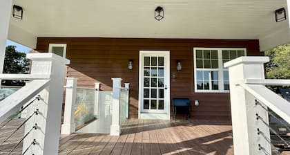 The Cowbell - 3-bedroom farmhouse in charming Berkeley Springs