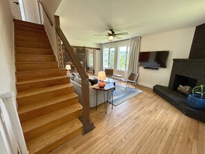 Smart TV, fireplace