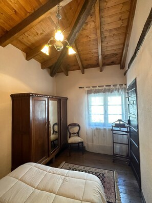 5 chambres, fer et planche Ă repasser, Wi-Fi, draps fournis