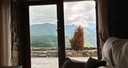 Cozy house with wonderful views and all services, ideal for families.