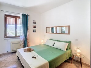 3 chambres, fer et planche à repasser, Wi-Fi, draps fournis