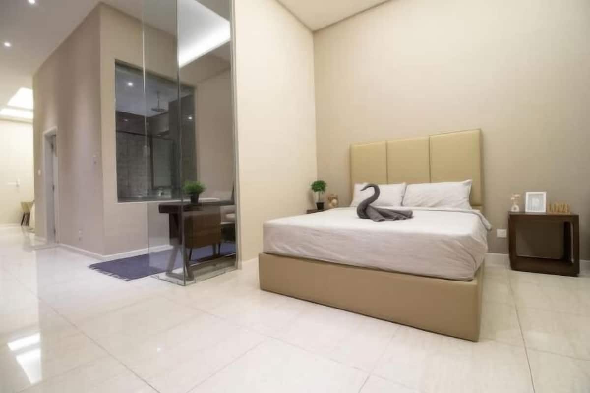 Desk, laptop workspace, free WiFi, bed sheets