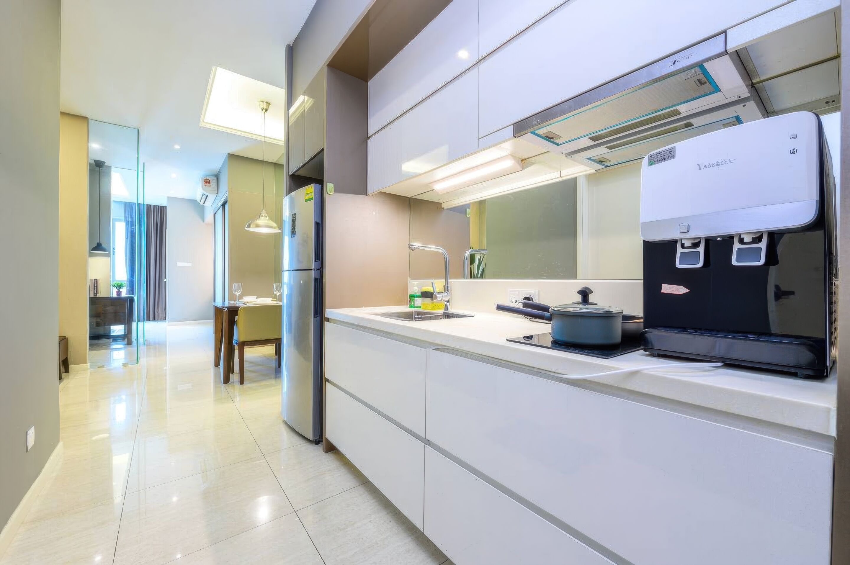 スーペリア アパートメント 1 ベッドルーム バルコニー シティビュー | 専用キッチン | 冷蔵庫、電子レンジ、コンロ、調理器具と食器