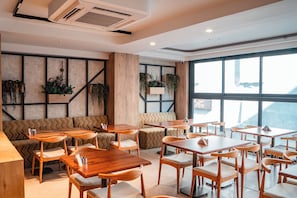 Dagelijks ontbijtbuffet (EUR 25 per persoon)