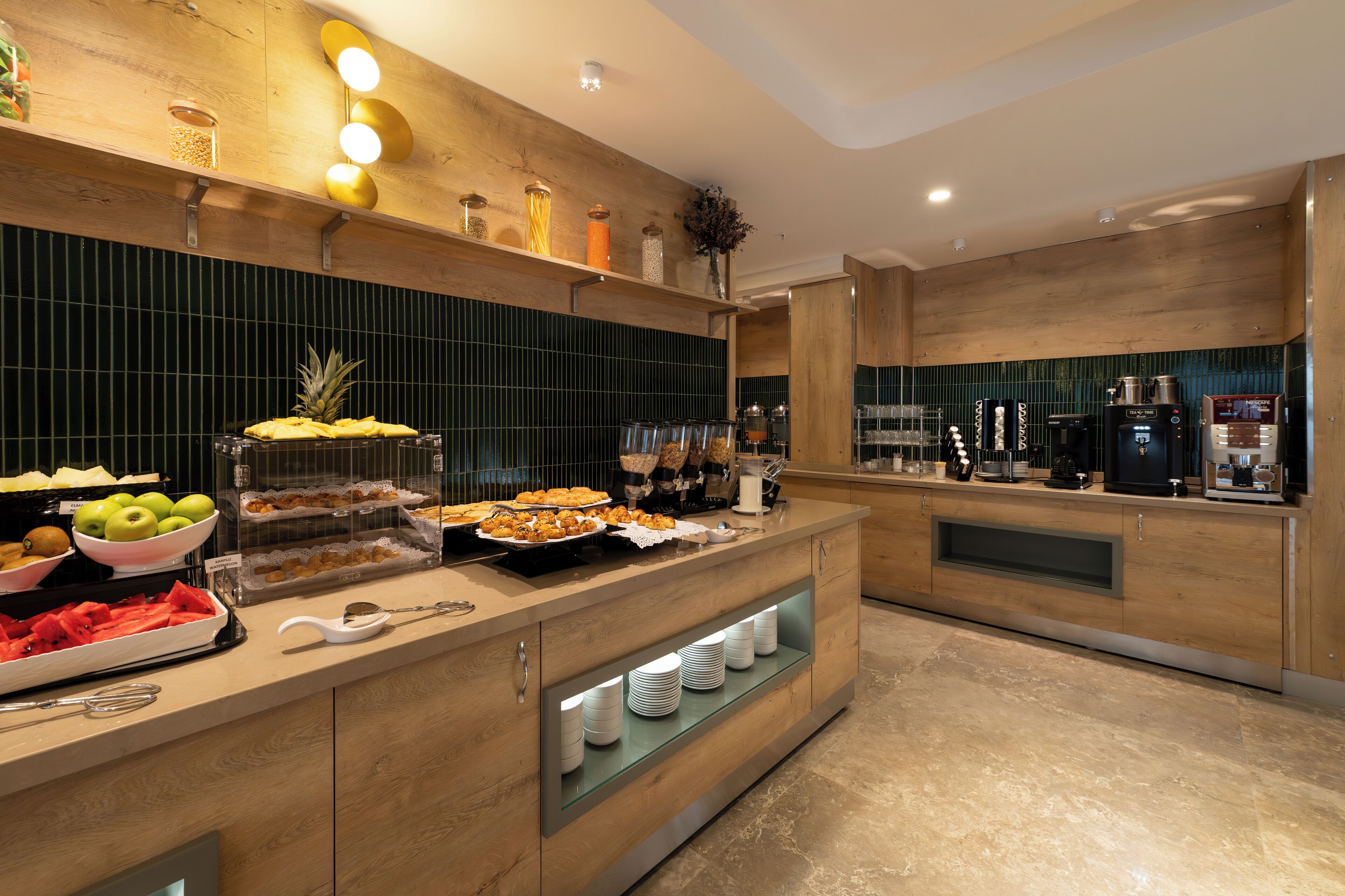 Desayuno buffet todos los días (EUR 12 por persona) 