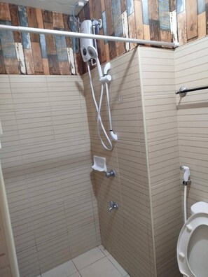 Condo, 1 Bedroom, Accessible, Balcony | Bathroom - R's House Of Happiness (Baguio)