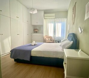2 bedrooms, iron/ironing board, WiFi, bed sheets