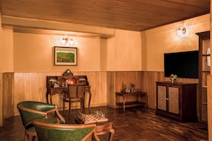 Premium Room | In-room safe, blackout curtains, soundproofing, iron/ironing board