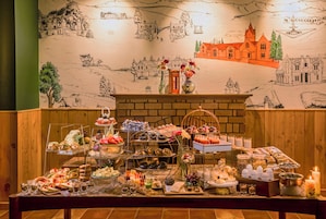 Free daily buffet breakfast