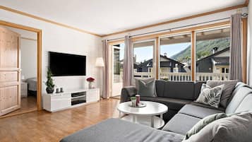 Apartment, 2 Bedrooms, Accessible, Balcony | Living room