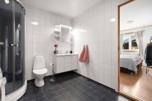 Apartment, 2 Bedrooms, Accessible, Balcony | Bathroom - Central Apartment With a View (Voss)