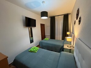 Twin Room, Shared Bathroom | Desk, iron/ironing board, free WiFi