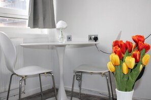 アパートメント 1 ベッドルーム バリアフリー | ダイニングルーム