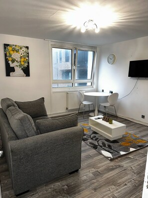 Leilighet, 1 soverom, tilgjengelighetstilpasset | Oppholdsrom